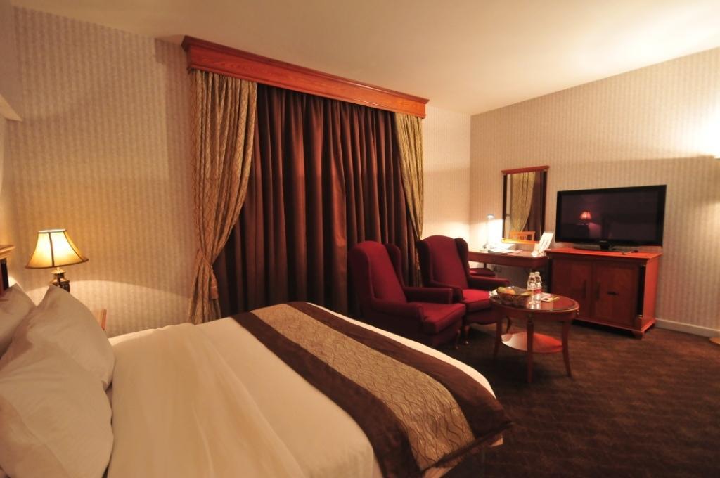 Abjad Grand Hotel Dubai Room photo